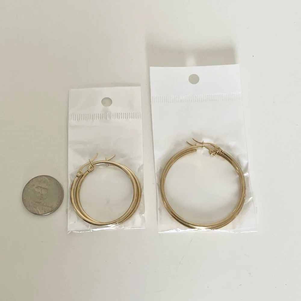Elegant Set of 2 Gold Tone Hinged Hoop Earrings - Picture 5 of 10